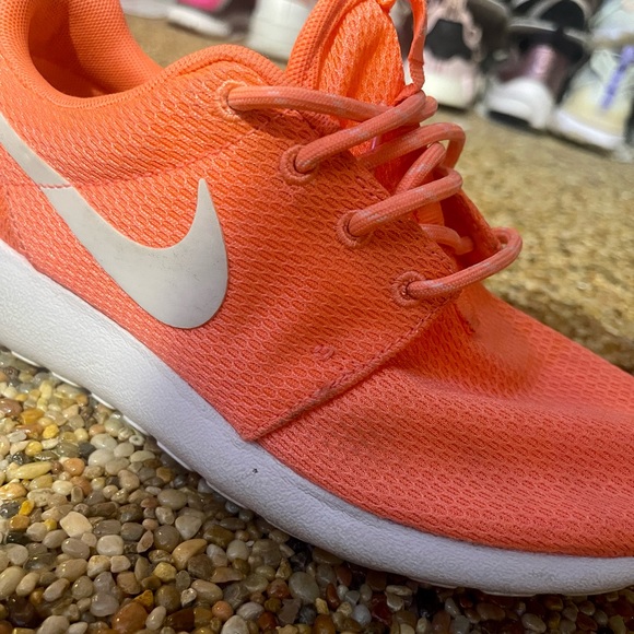 Nike Roshes - Picture 9 of 10